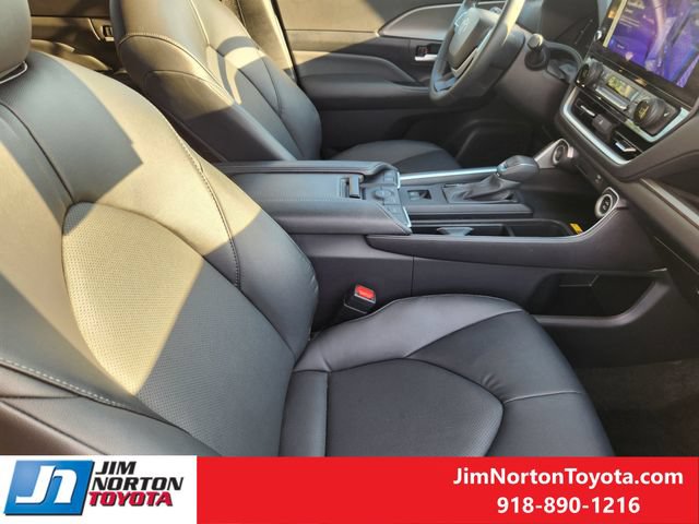 Used 2026 Toyota Grand Highlander FWD image 14
