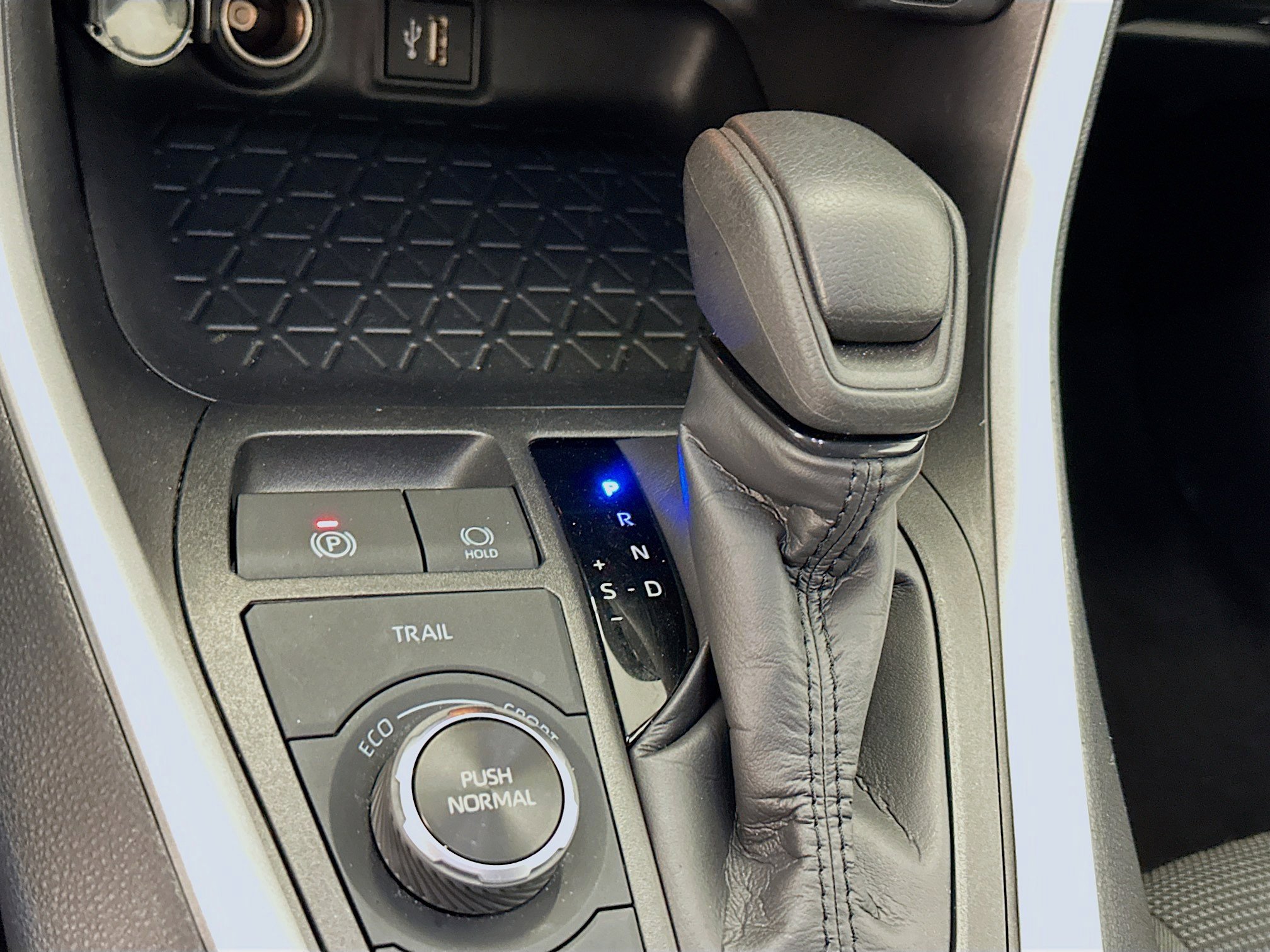 Used 2025 Toyota RAV4 LE image 25