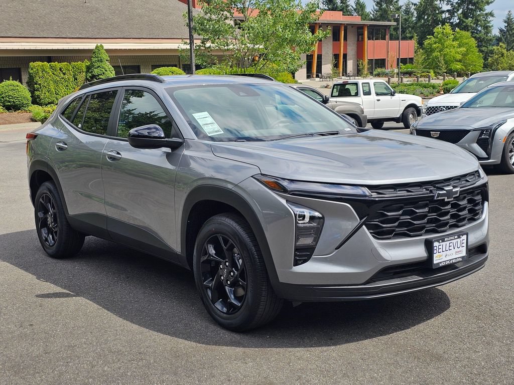 New 2026 Chevrolet Trax LT w/ Midnight Edition FWD image 7