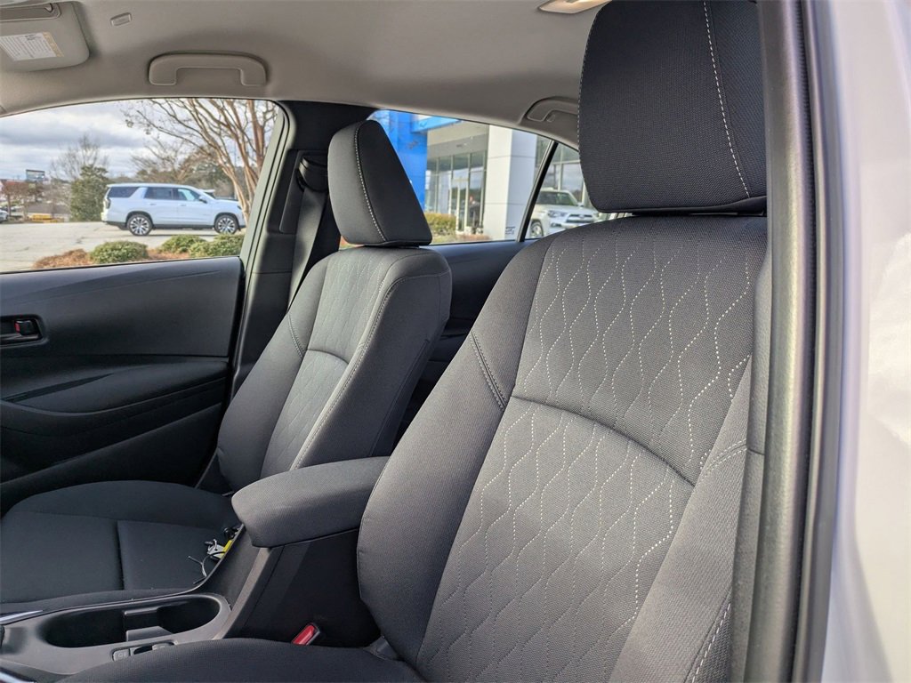 Used 2025 Toyota Corolla LE image 14