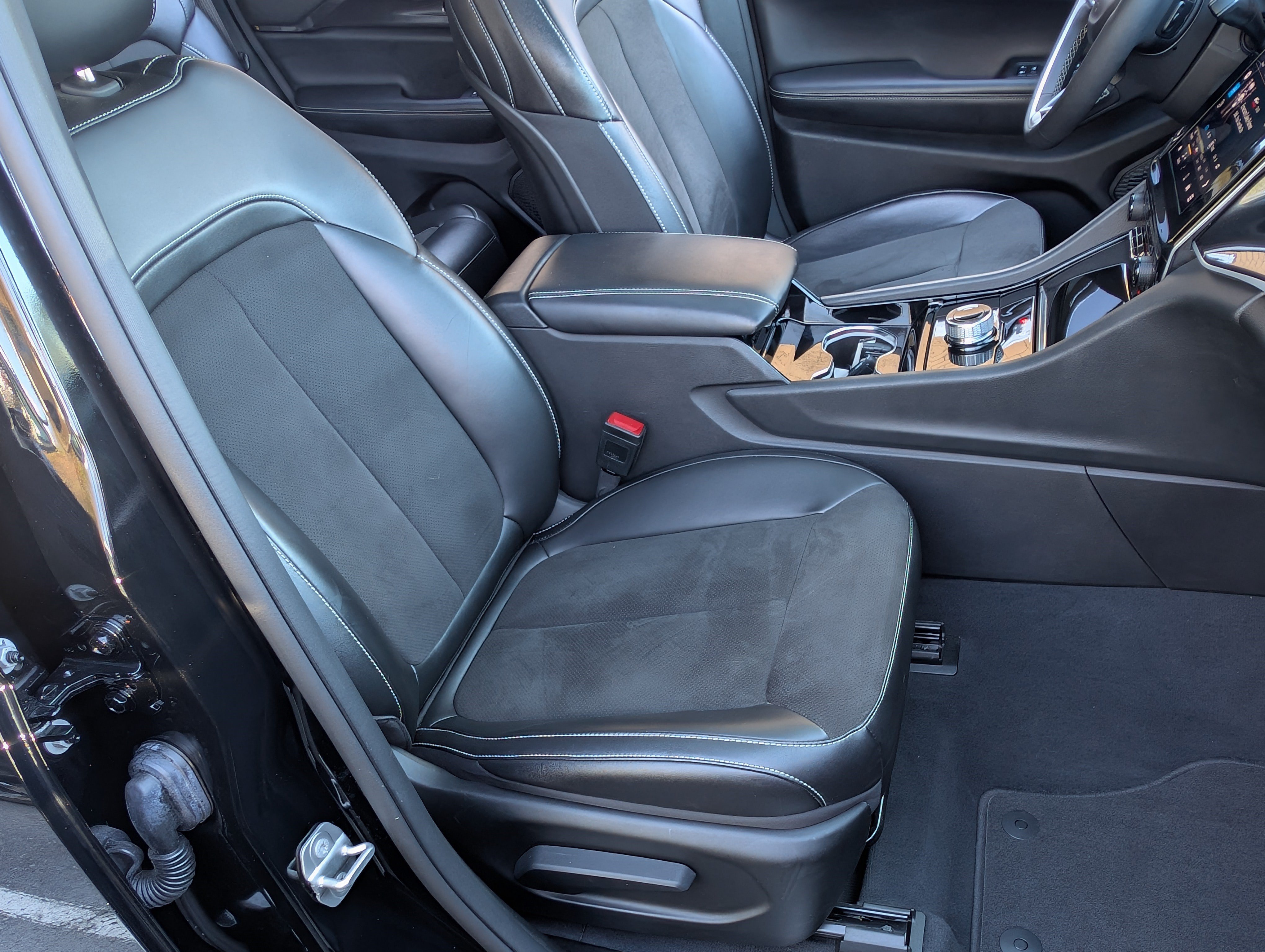 Used 2023 Jeep Grand Cherokee Altitude RWD image 20