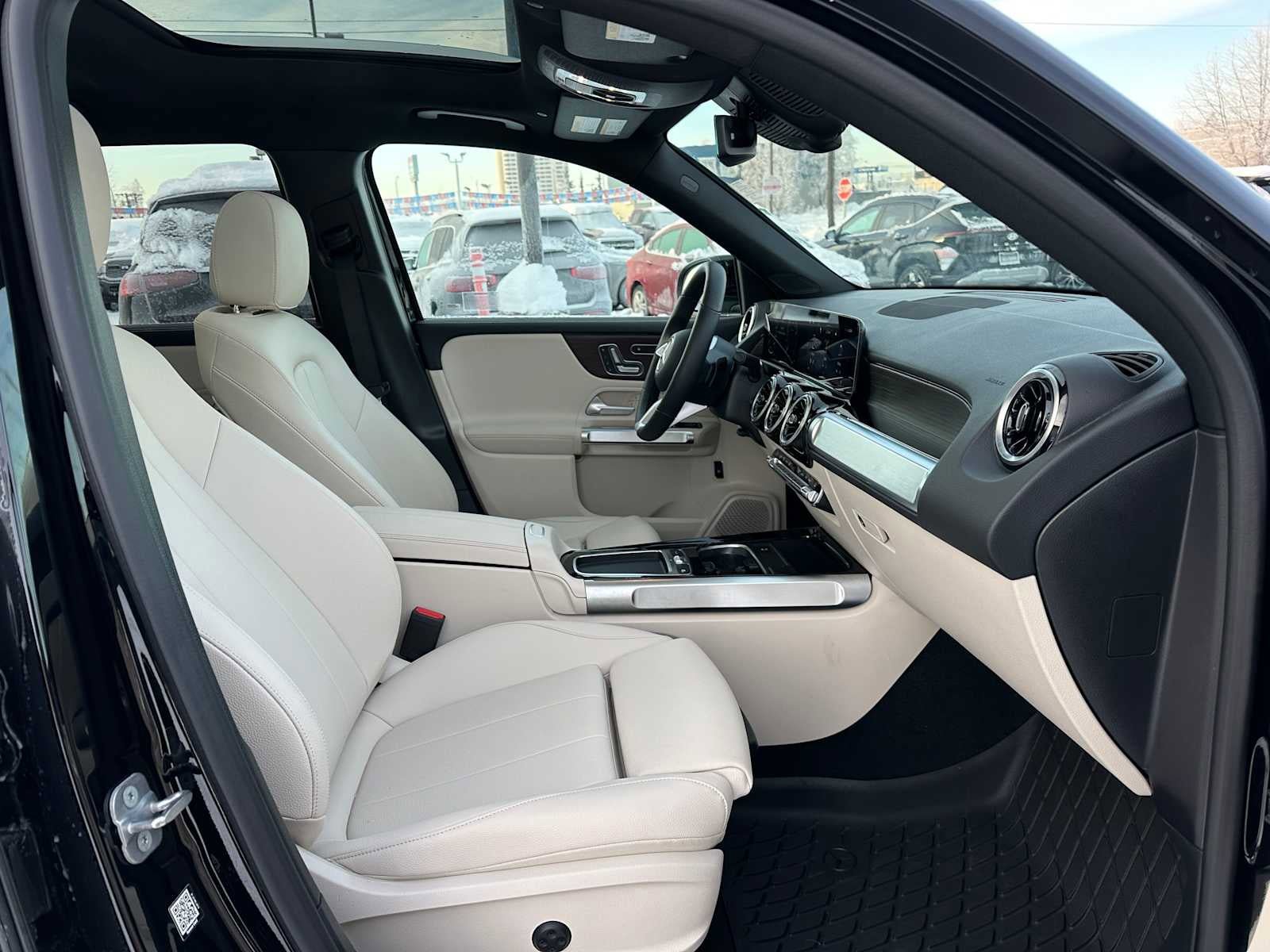 Used 2026 Mercedes-Benz GLB 250 4MATIC image 11