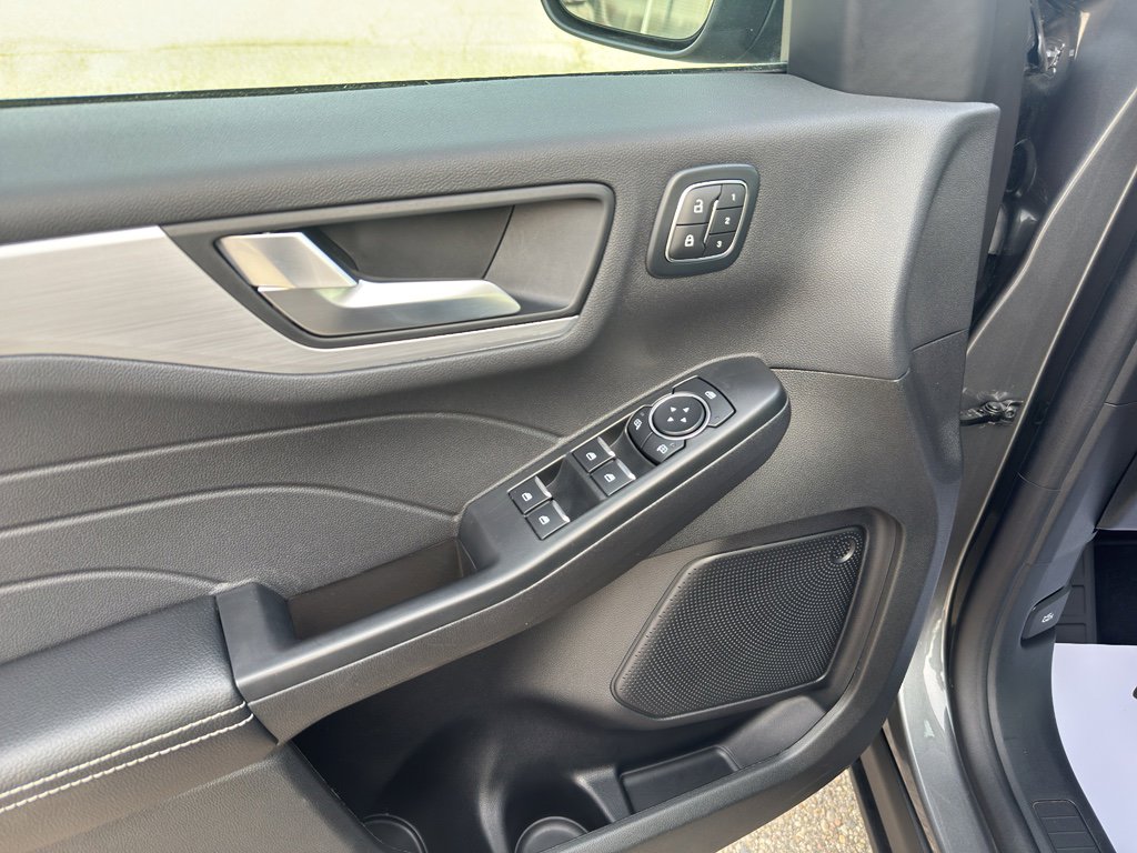 Used 2025 Ford Escape Platinum image 15