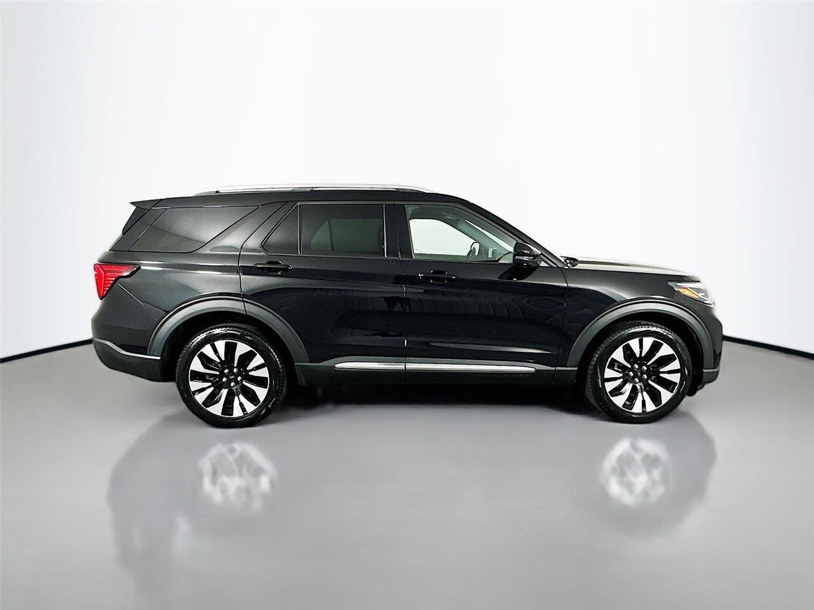Used 2025 Ford Explorer Platinum w/ LUX Leather Package AWD/4WD image 18