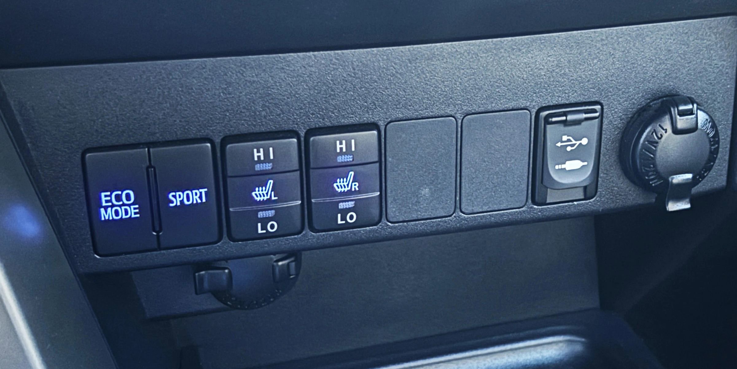 Used 2013 Toyota RAV4 Limited image 22