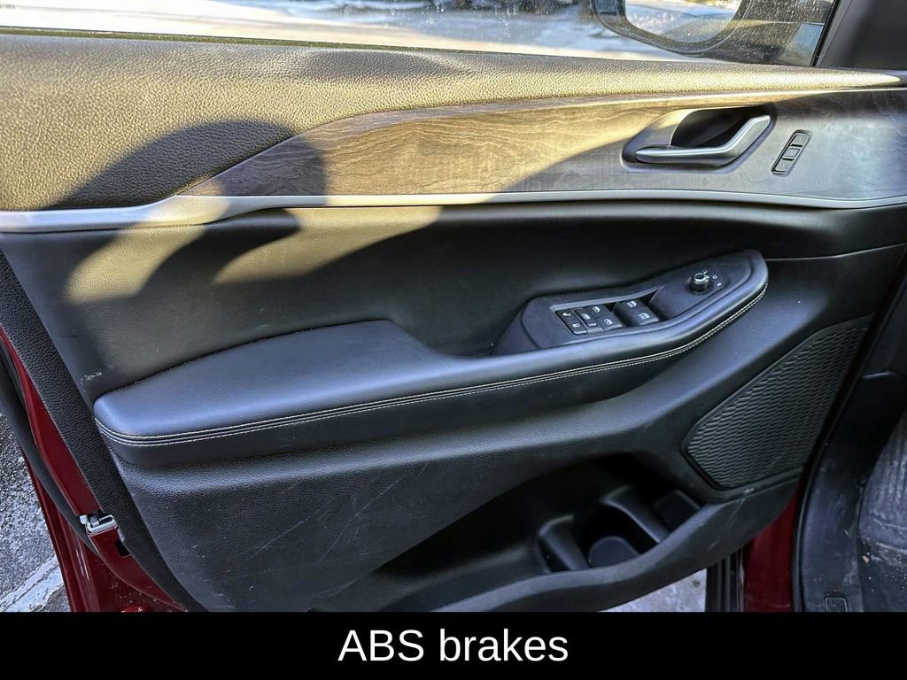 Used 2023 Jeep Grand Cherokee L Limited w/ Black Appearance Package image 17