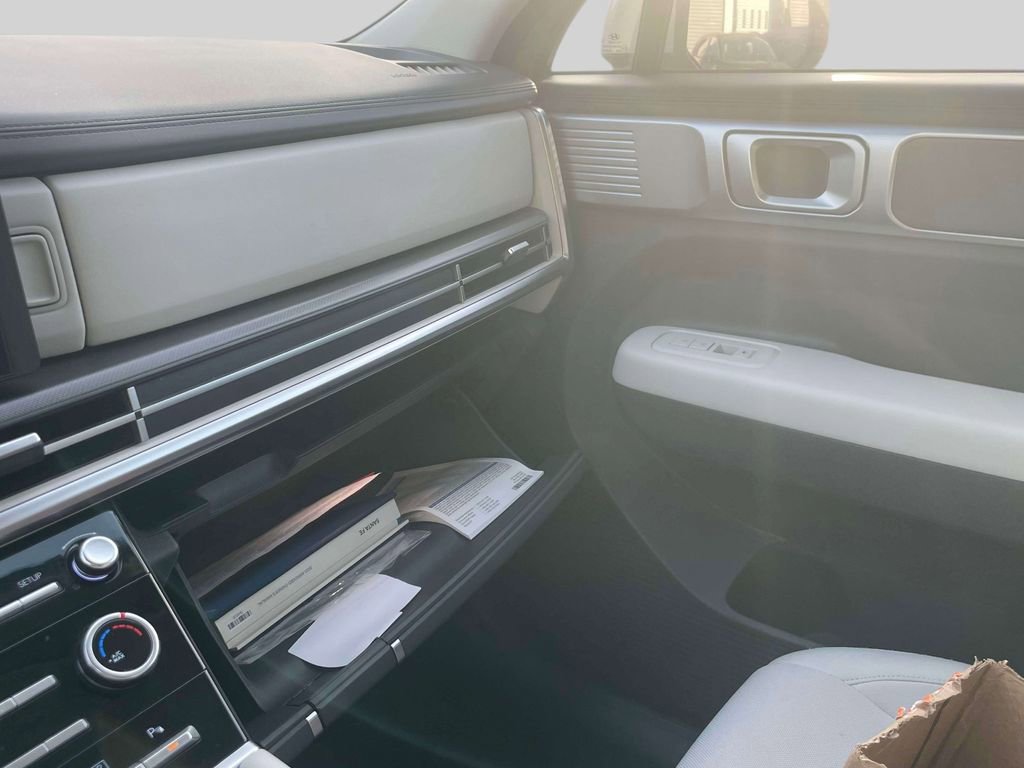 Used 2025 Hyundai Santa Fe SE image 33