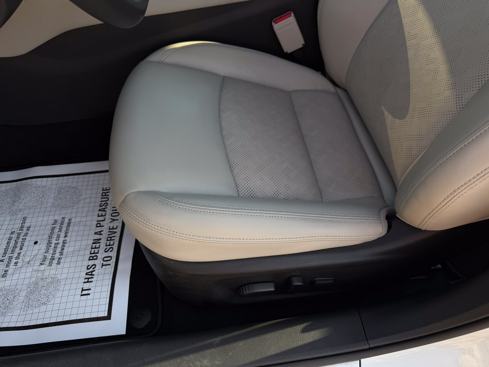 Used 2023 Nissan Altima 2.5 SL FWD image 11