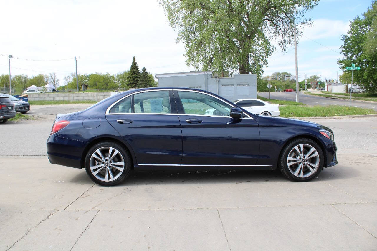 Used 2019 Mercedes-Benz C 300 4MATIC Sedan image 4