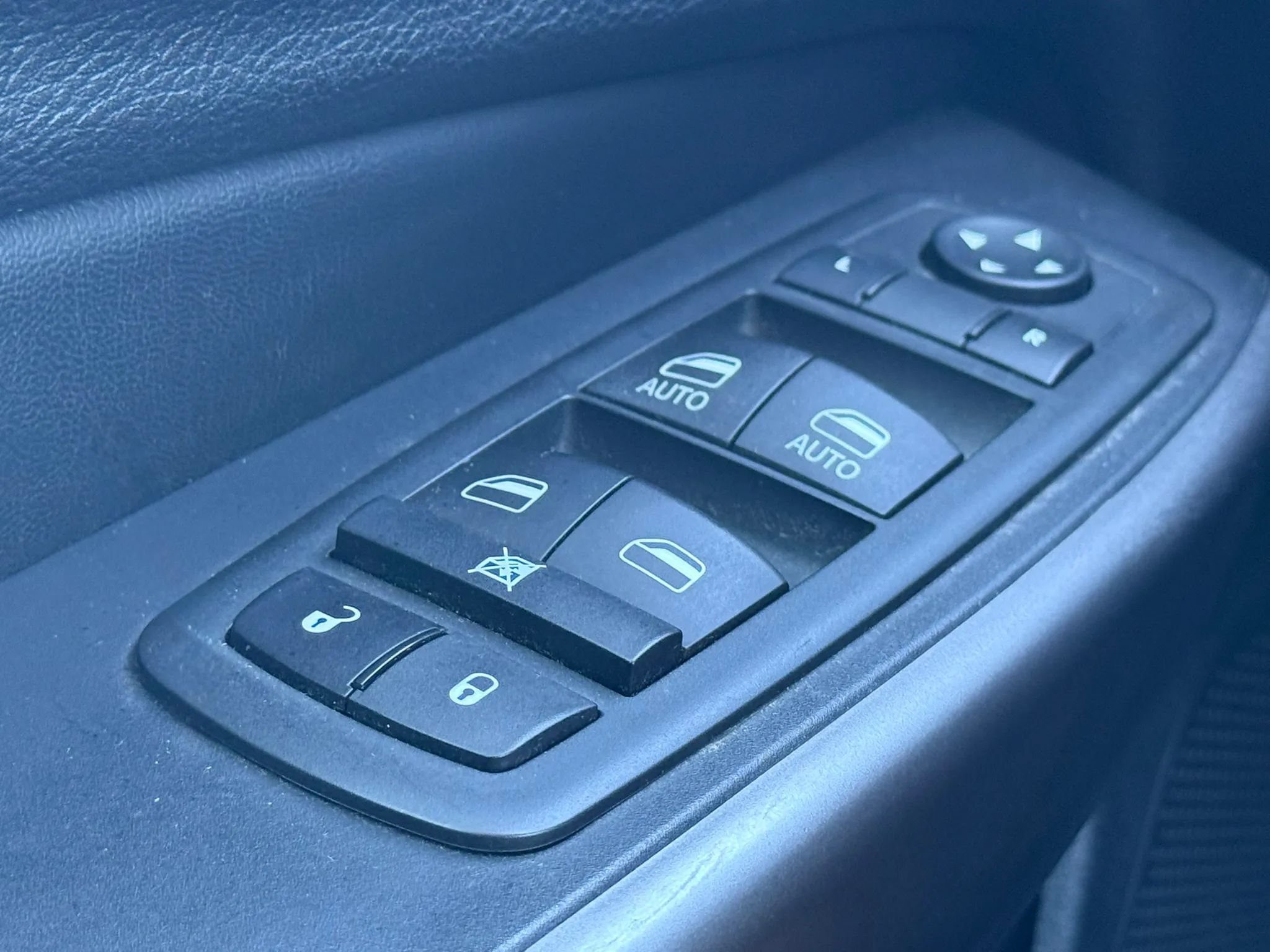 Used 2021 Jeep Cherokee Limited AWD/4WD image 38