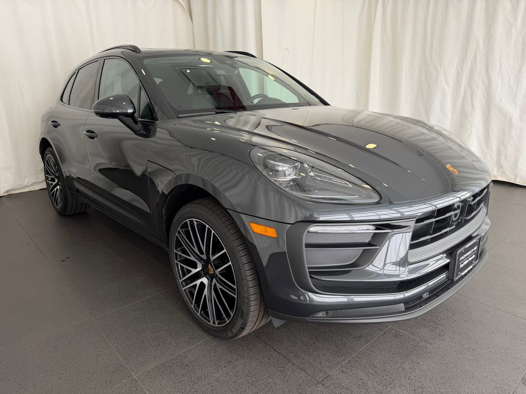 Certified 2026 Porsche Macan AWD/4WD image 7