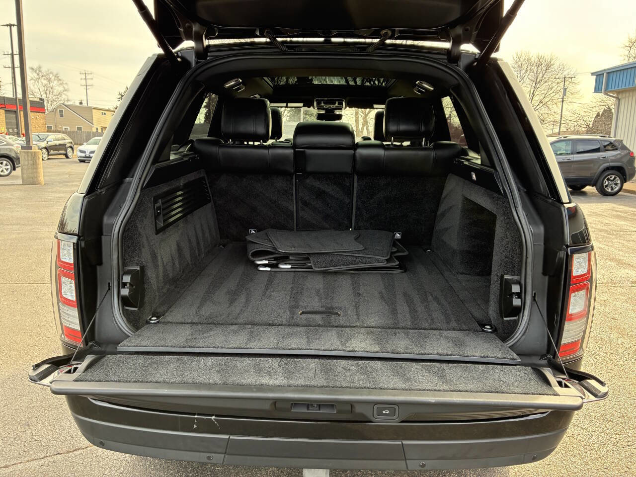 Used 2017 Land Rover Range Rover Supercharged image 37