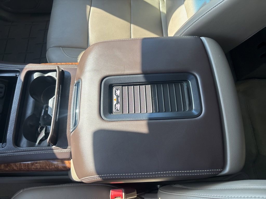 Used 2018 Chevrolet Suburban Premier image 39