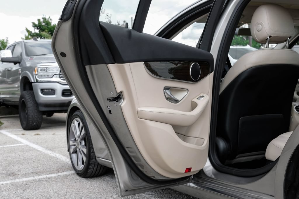 Used 2019 Mercedes-Benz C 300 Sedan image 45