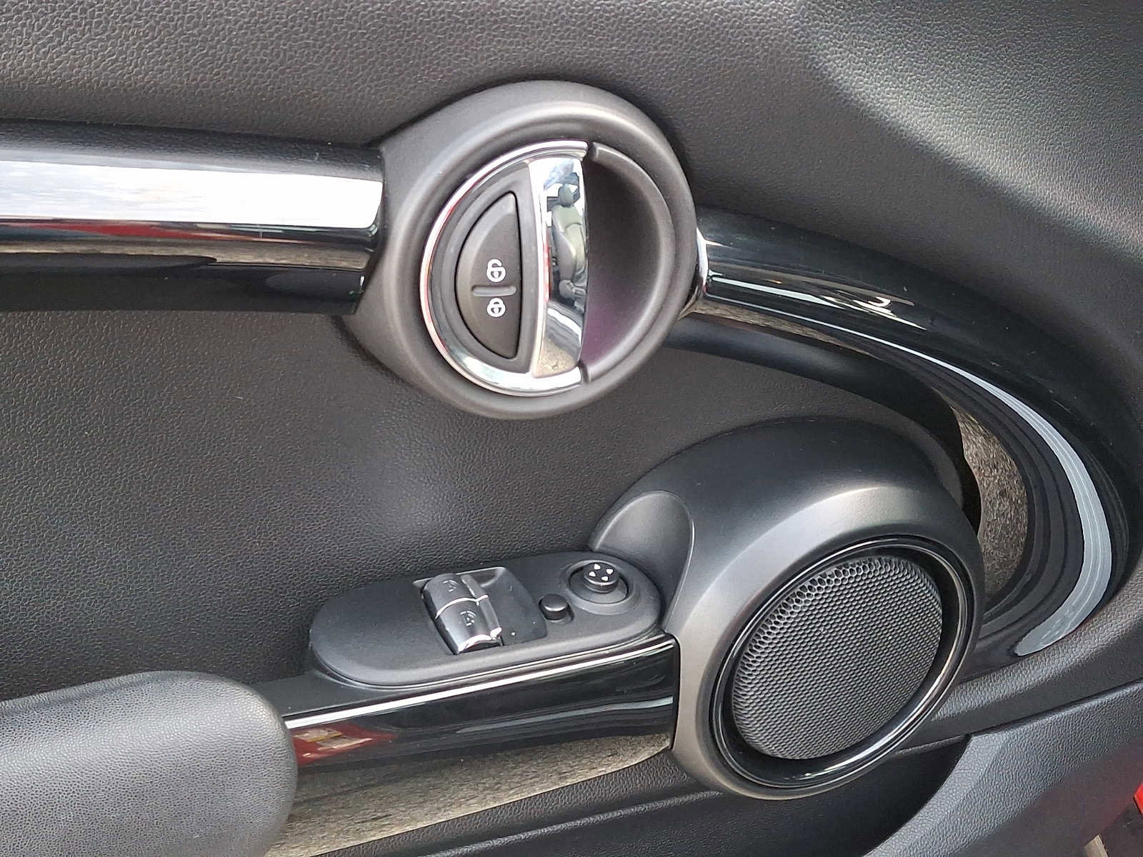 Used 2019 MINI Cooper S w/ Signature Upholstery Package image 11