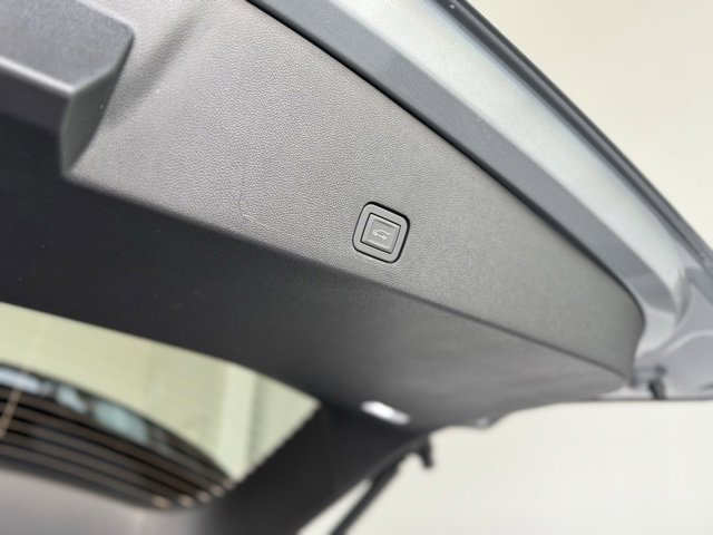 New 2025 Cadillac XT6 Luxury image 44