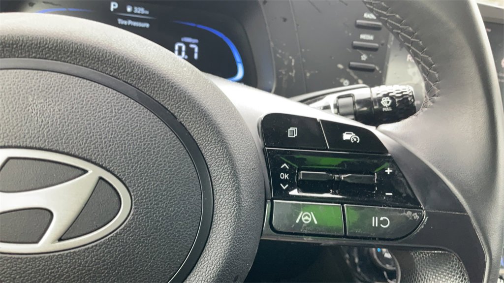 Certified 2025 Hyundai Elantra Sport image 27