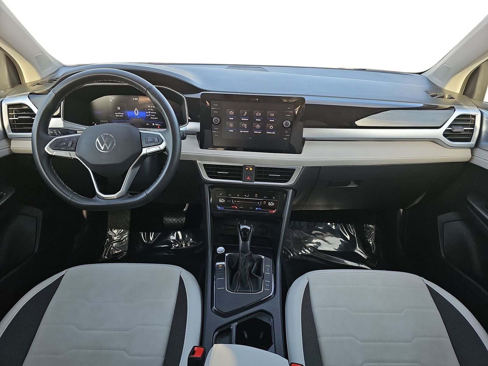 Used 2025 Volkswagen Taos SE FWD image 9