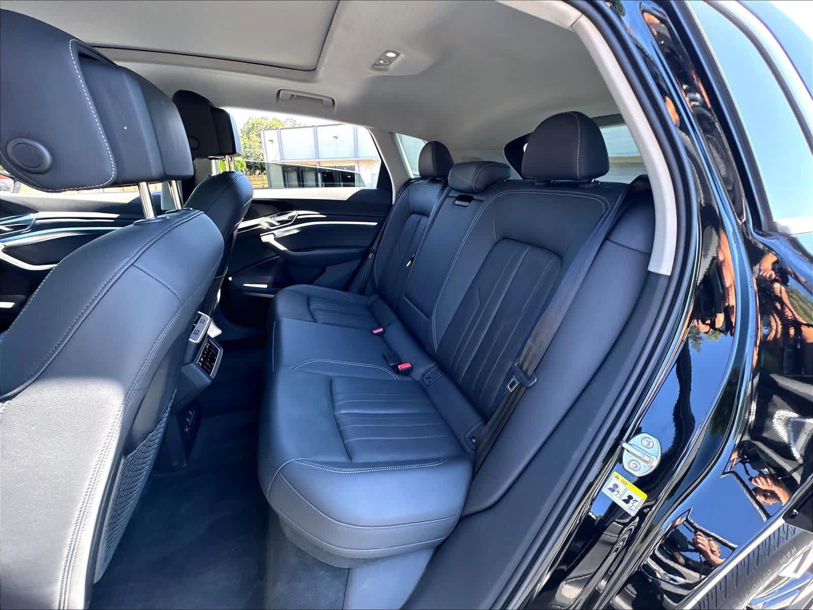 Used 2023 Audi e-tron Premium Plus w/ Premium Plus Package AWD/4WD image 29