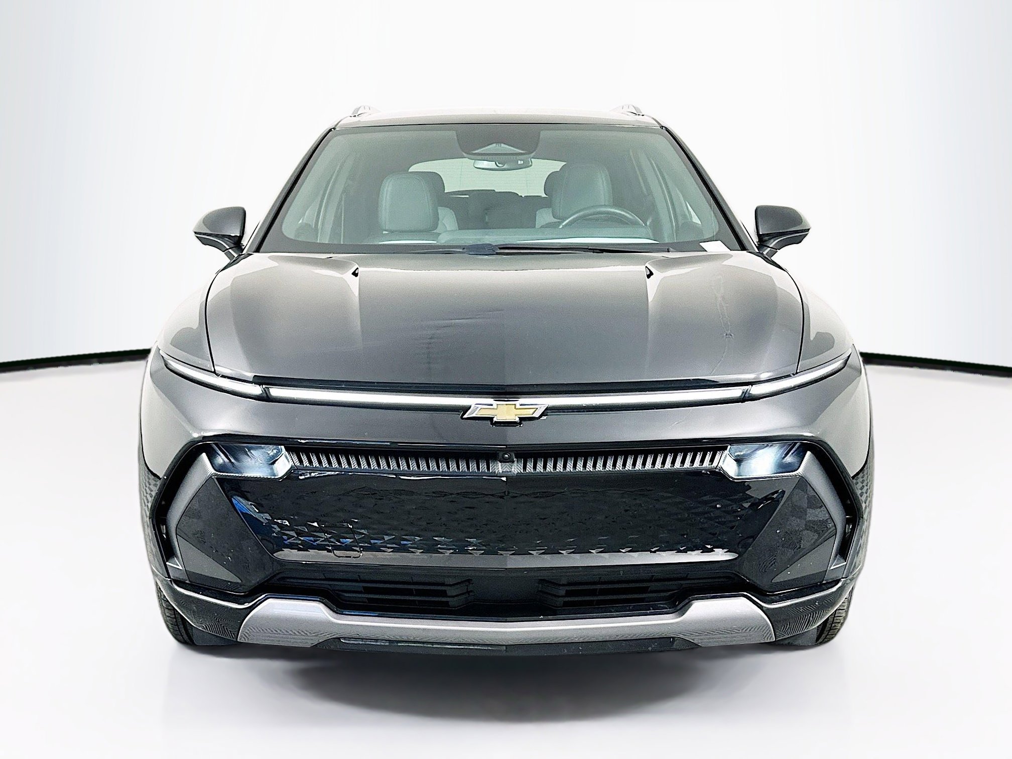 Used 2025 Chevrolet Equinox EV LT image 2