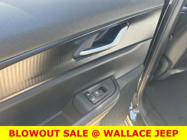 Used 2024 Jeep Grand Cherokee Altitude image 11