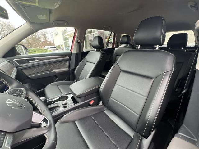 Certified 2022 Volkswagen Atlas SE w/ Black Wheel Package image 11