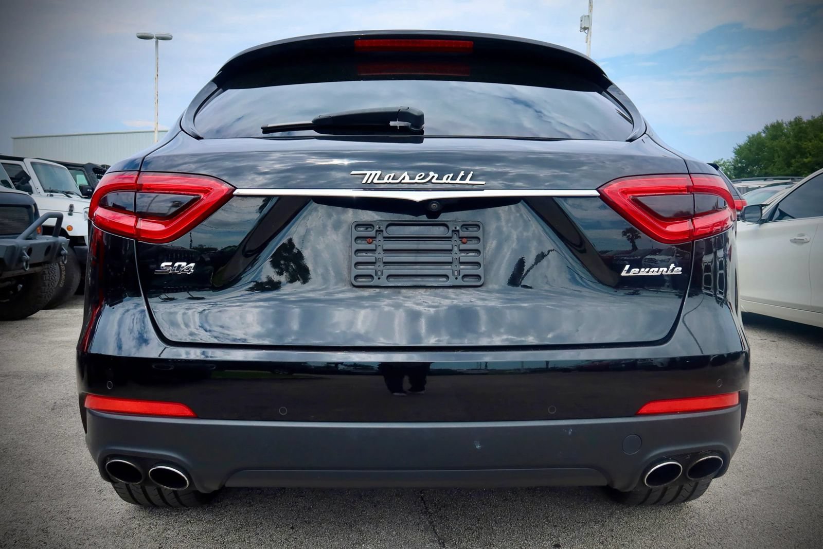 Used 2018 Maserati Levante S AWD/4WD image 3