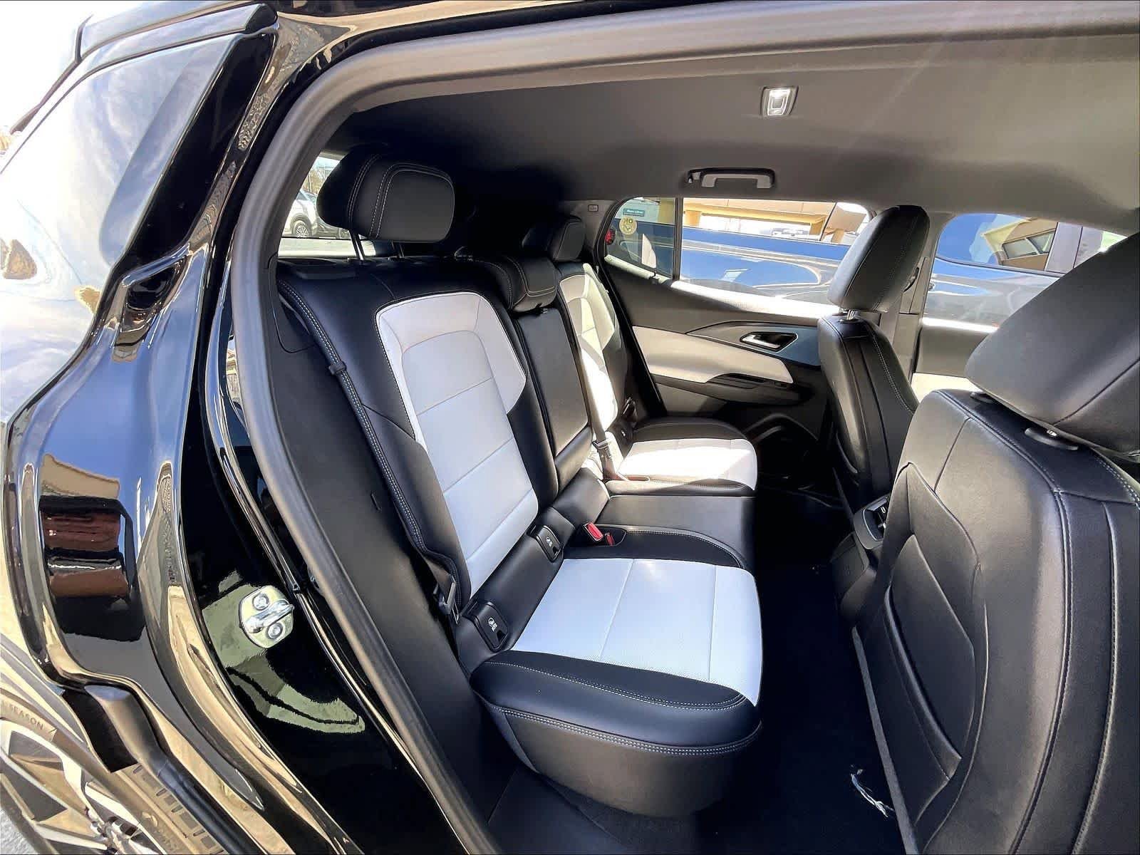 Used 2025 Chevrolet Equinox EV LT FWD image 16