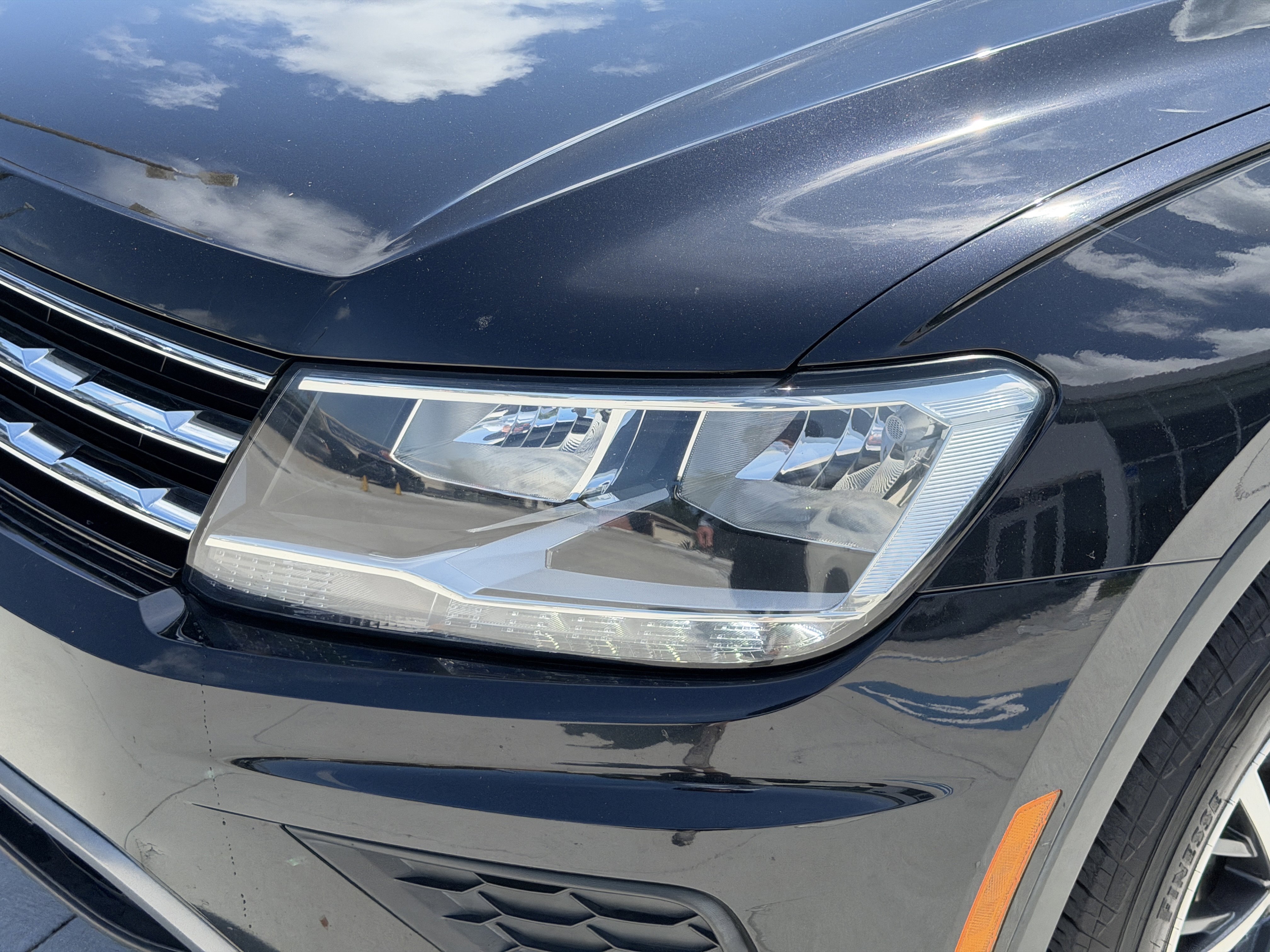 Used 2020 Volkswagen Tiguan SE w/ Panoramic Sunroof Package AWD/4WD image 8
