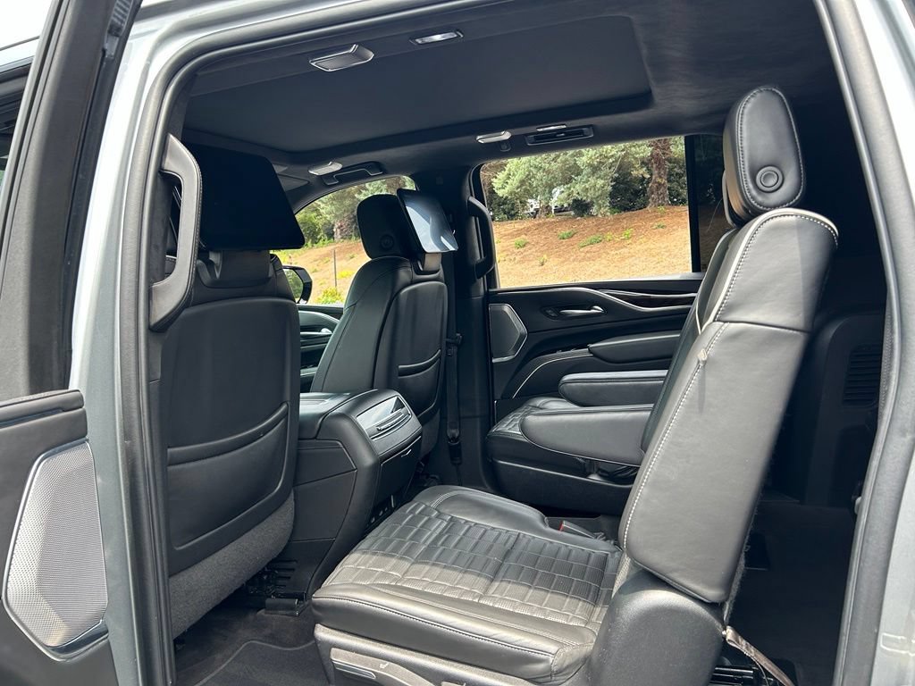 Used 2023 Cadillac Escalade ESV Sport Platinum w/ LPO, ONYX Package AWD/4WD image 39