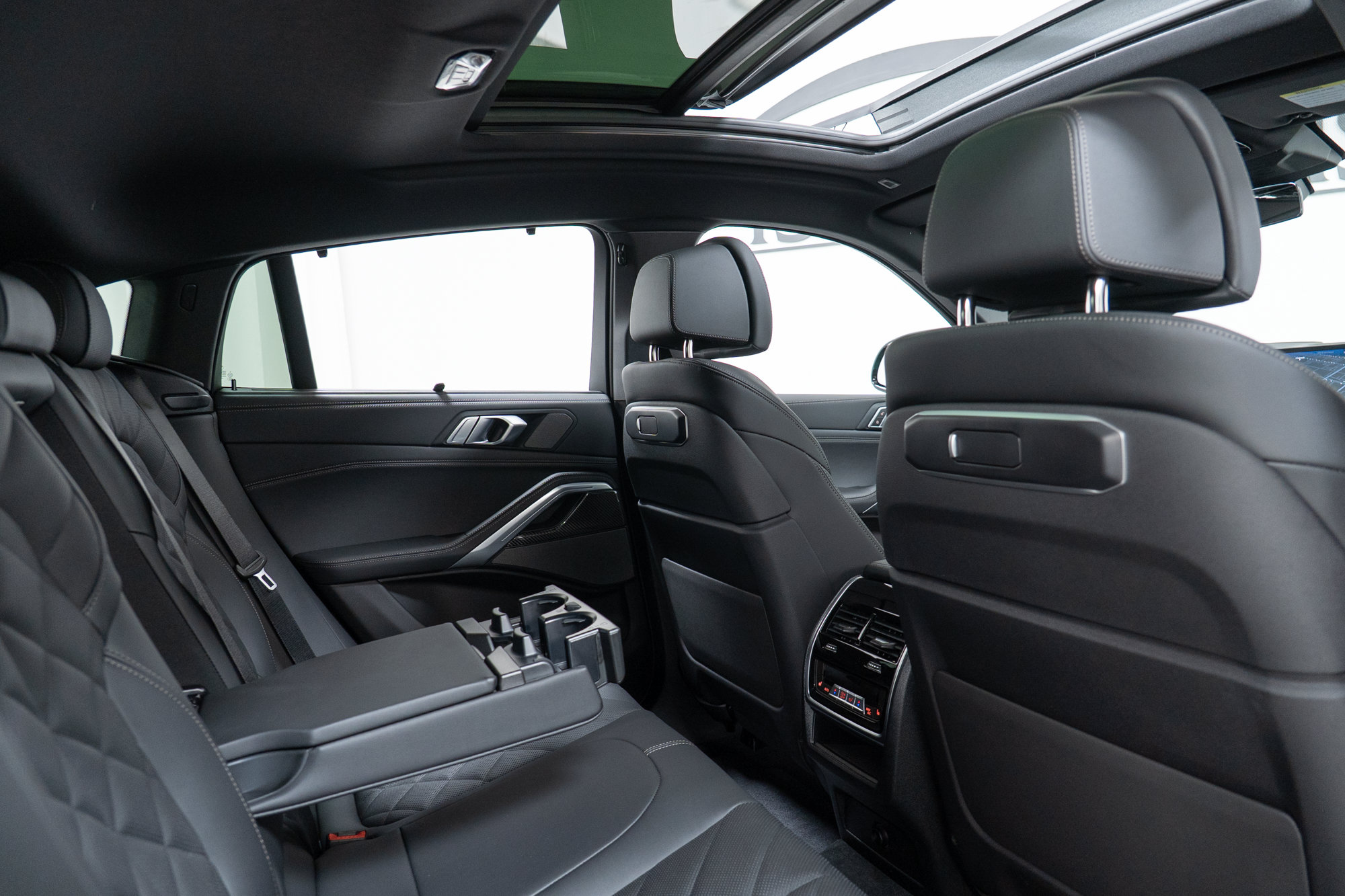 New 2027 BMW X6 M60i AWD/4WD image 23