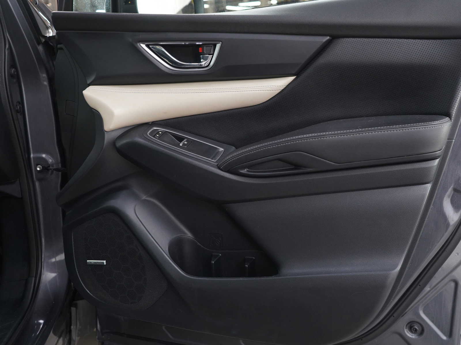 Used 2020 Subaru Ascent Limited w/ Technology Package image 9