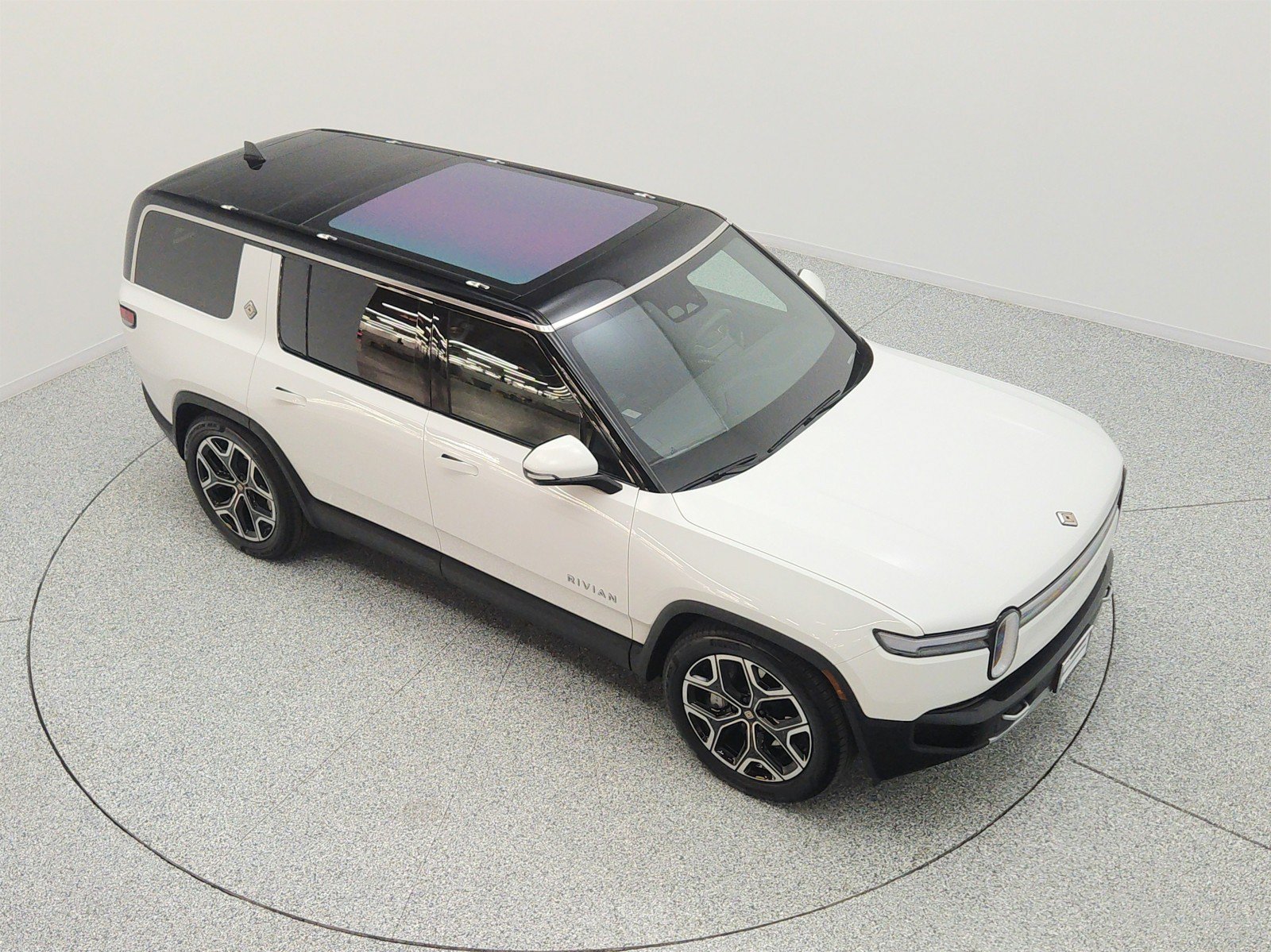 Used 2025 Rivian R1S Adventure AWD/4WD image 24