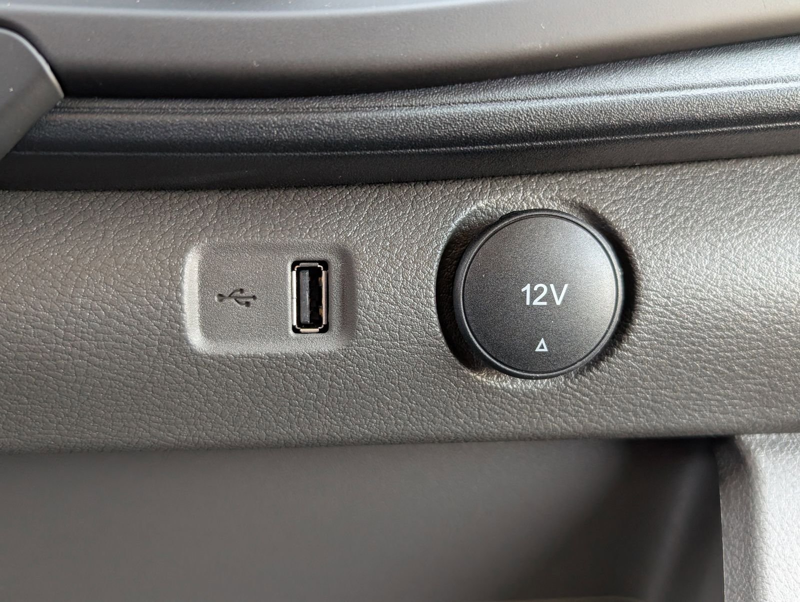 New 2025 Ford Transit 150 Low Roof image 18