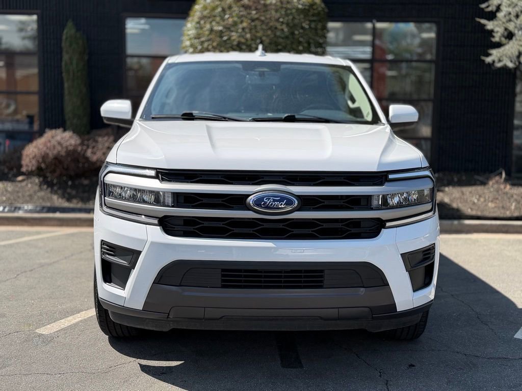 Used 2024 Ford Expedition XLT image 3