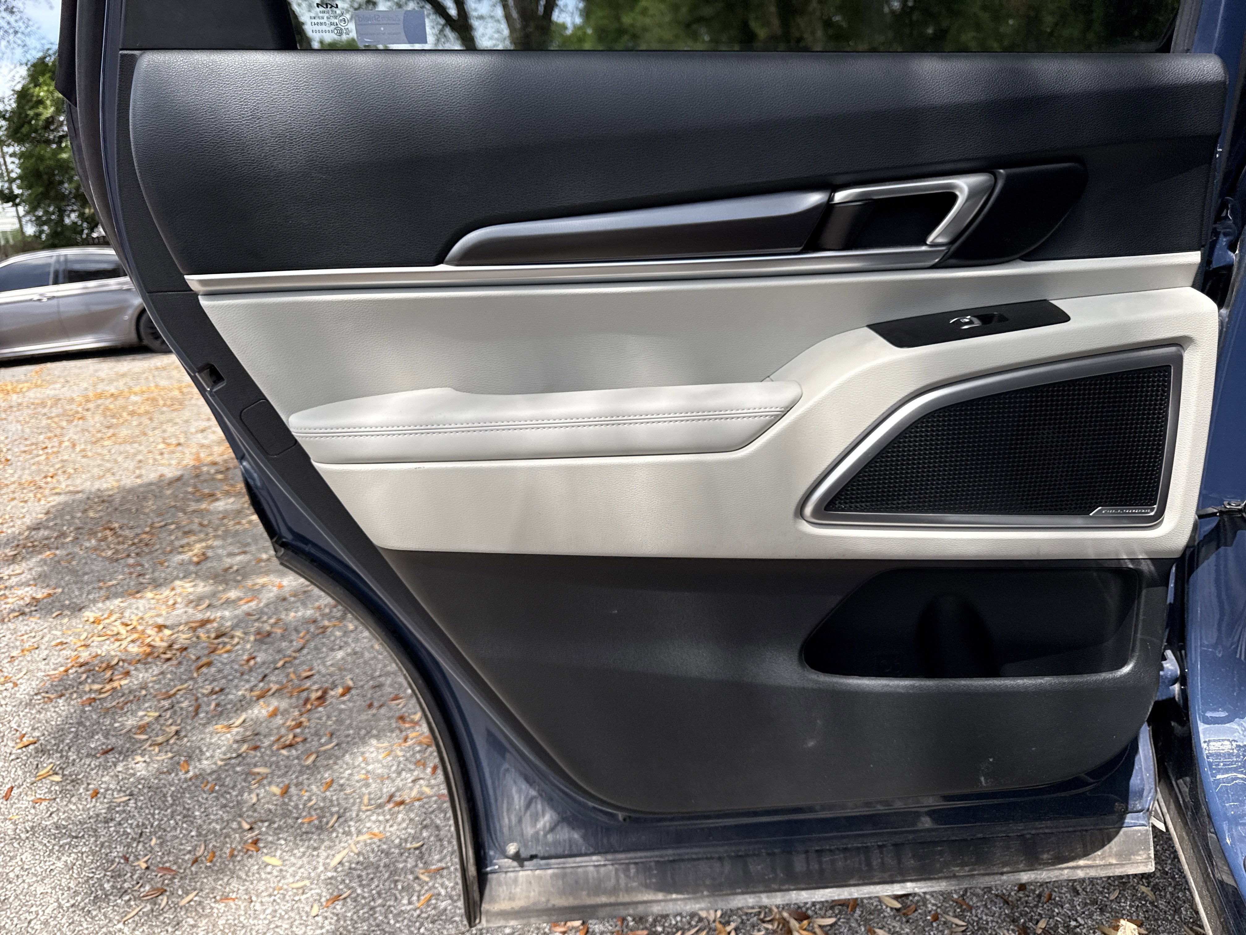 Used 2025 Kia Telluride S image 40