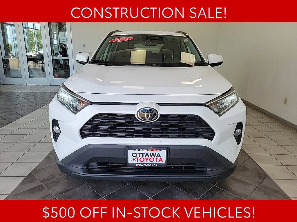 Used 2021 Toyota RAV4 XLE AWD/4WD image 3