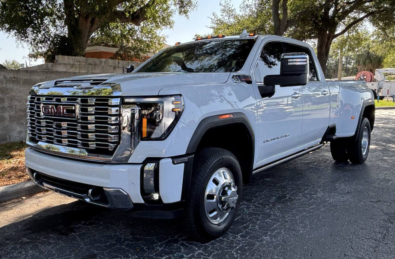 Used 2025 GMC Sierra 3500 Denali w/ Denali Reserve Package AWD/4WD image 3