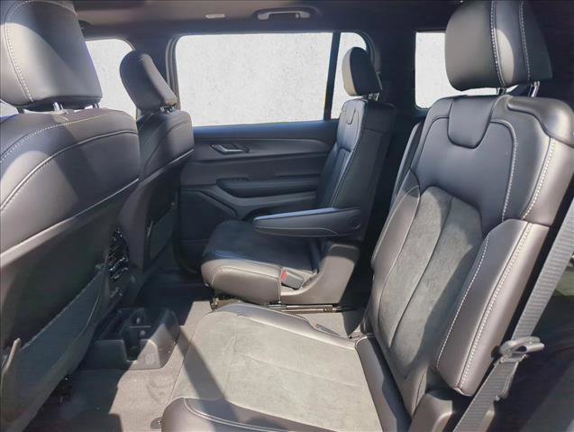 New 2025 Jeep Grand Cherokee Altitude image 14