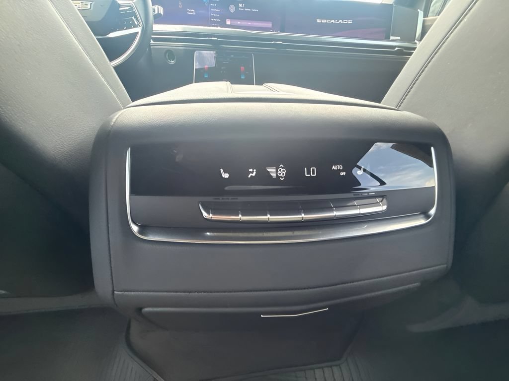 Used 2025 Cadillac Escalade Sport AWD/4WD image 12