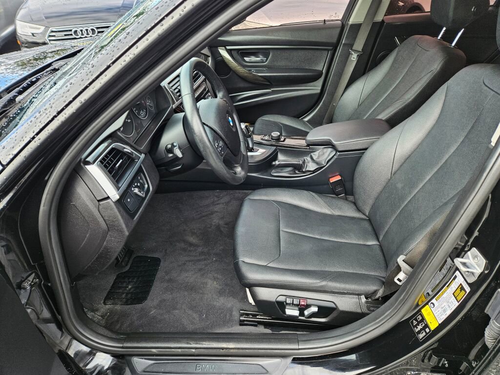 Used 2018 BMW 320i xDrive Sedan image 22