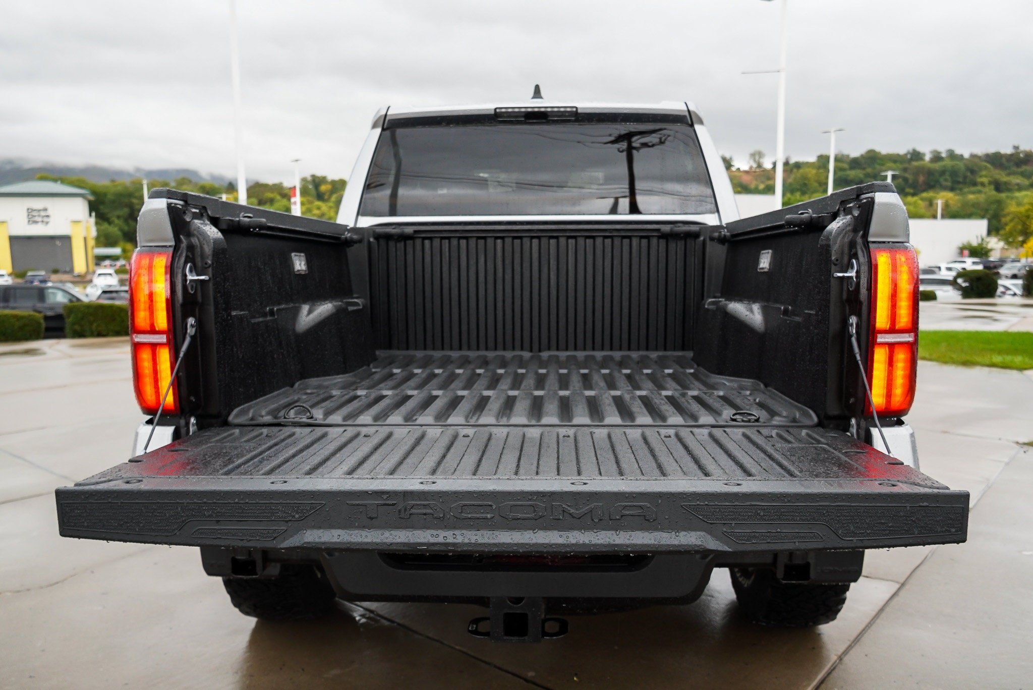 Certified 2025 Toyota Tacoma TRD Off-Road AWD/4WD image 14