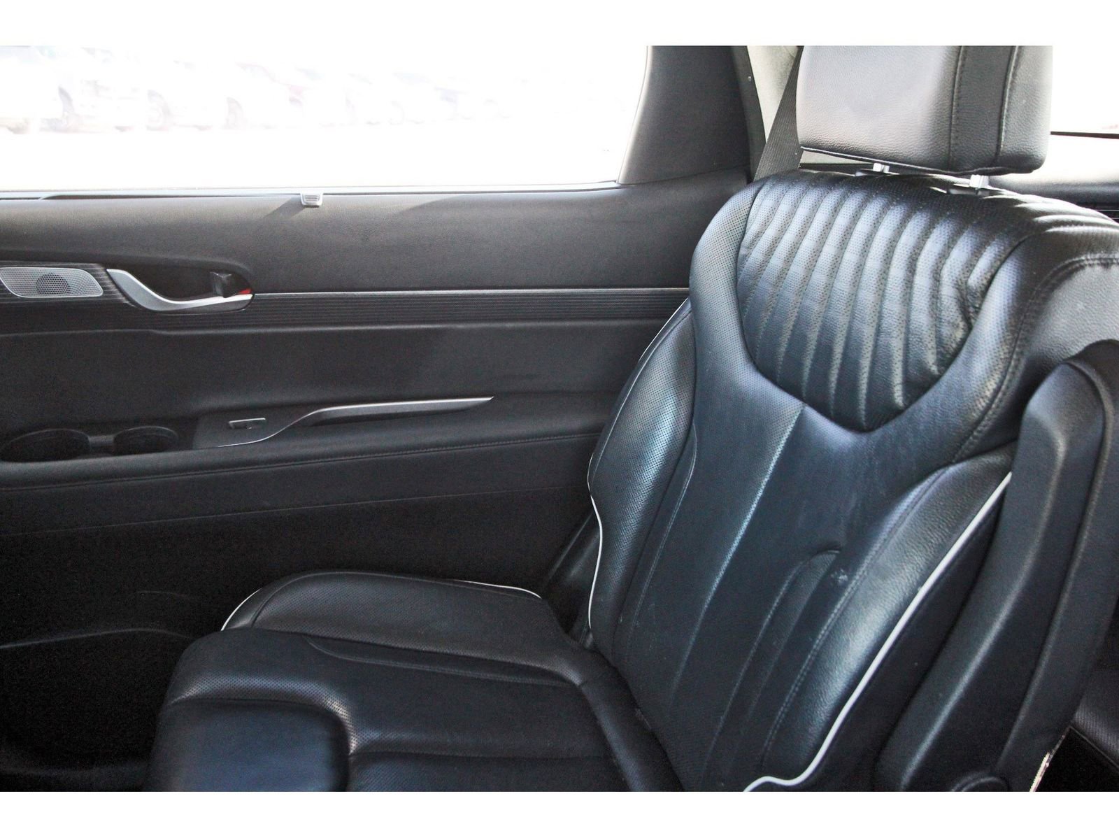 Used 2023 Hyundai Palisade Limited w/ Winter Package image 14