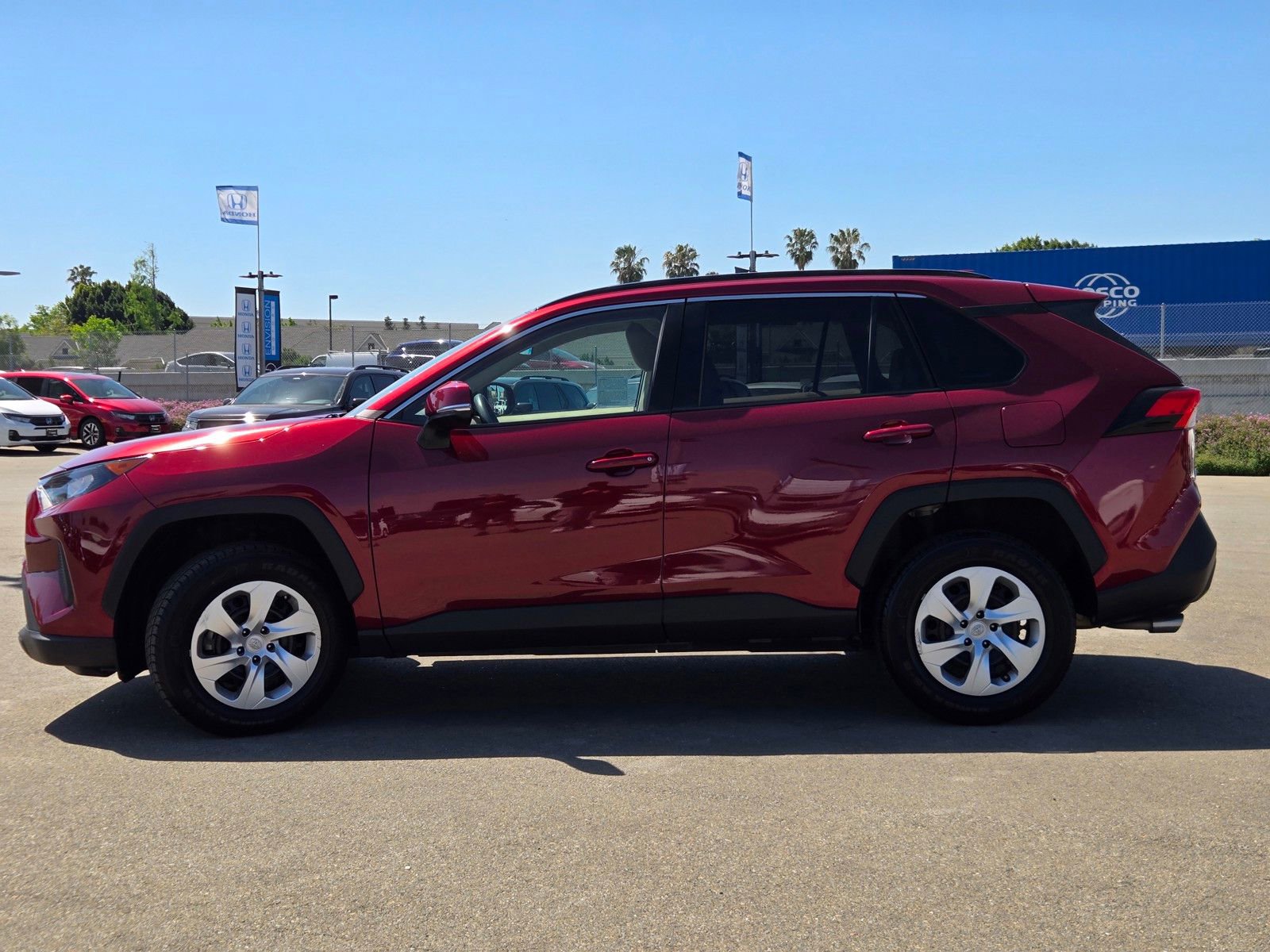 Used 2021 Toyota RAV4 LE FWD image 4