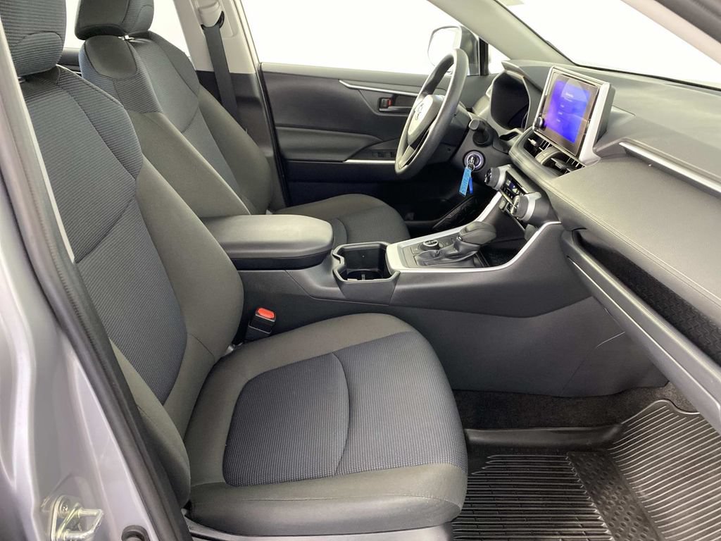 Used 2024 Toyota RAV4 LE AWD/4WD image 12