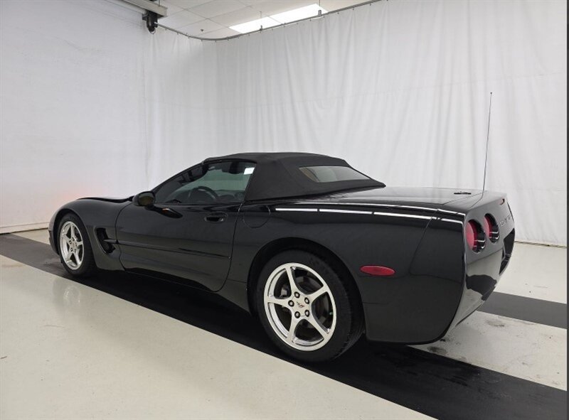 Used 2004 Chevrolet Corvette Convertible w/ Preferred Equipment Group RWD image 3
