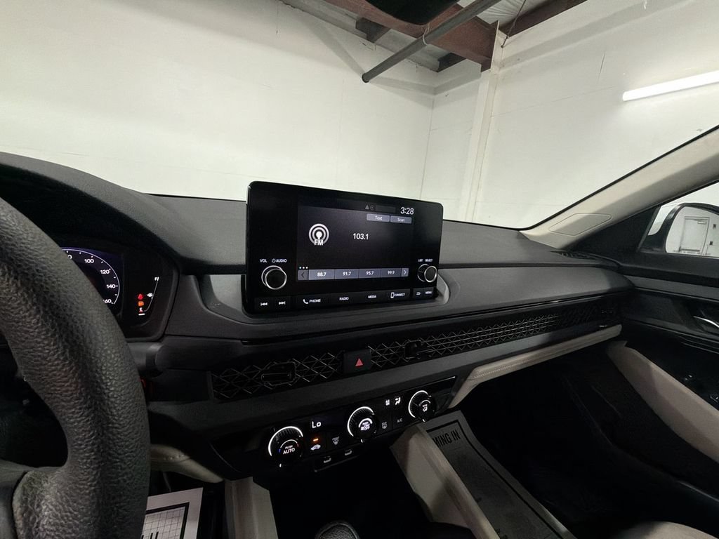 Used 2023 Honda Accord LX image 17