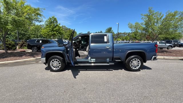 Used 2025 Chevrolet Silverado 2500 LTZ w/ LTZ Premium Package AWD/4WD image 13