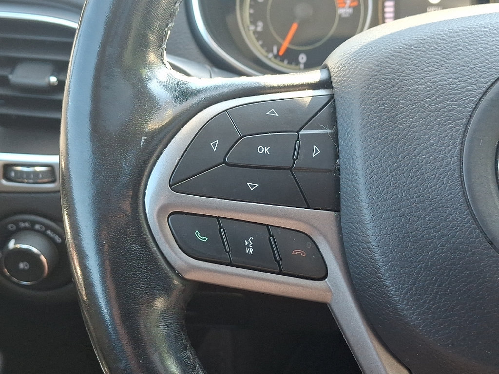 Used 2021 Jeep Cherokee Latitude Plus w/ Sun & Sound Group AWD/4WD image 21