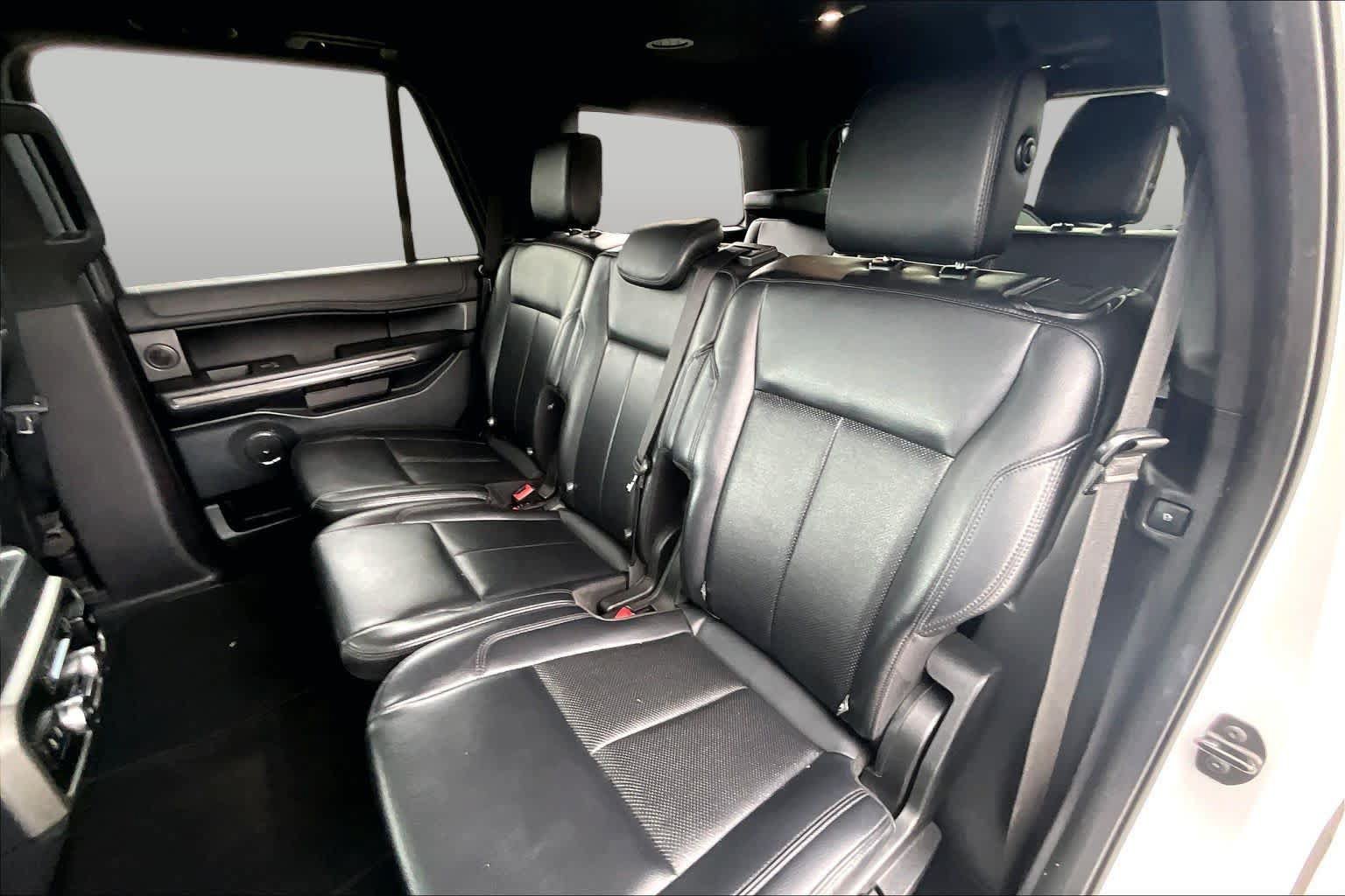 Used 2019 Ford Expedition XLT w/ Equipment Group 202A AWD/4WD image 19